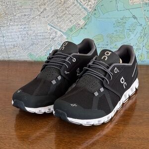 On Cloud Men’s Running Shoes – Black/White – Size US 9 (EUR 42.5)